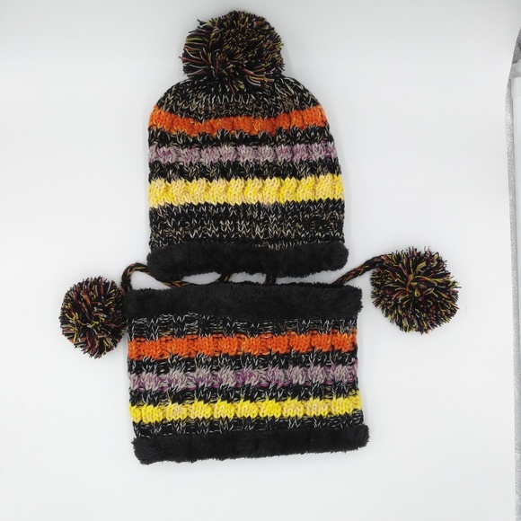Colorful Knit Pom Pom Hat with Neck Gaiter - Picture 4 of 8